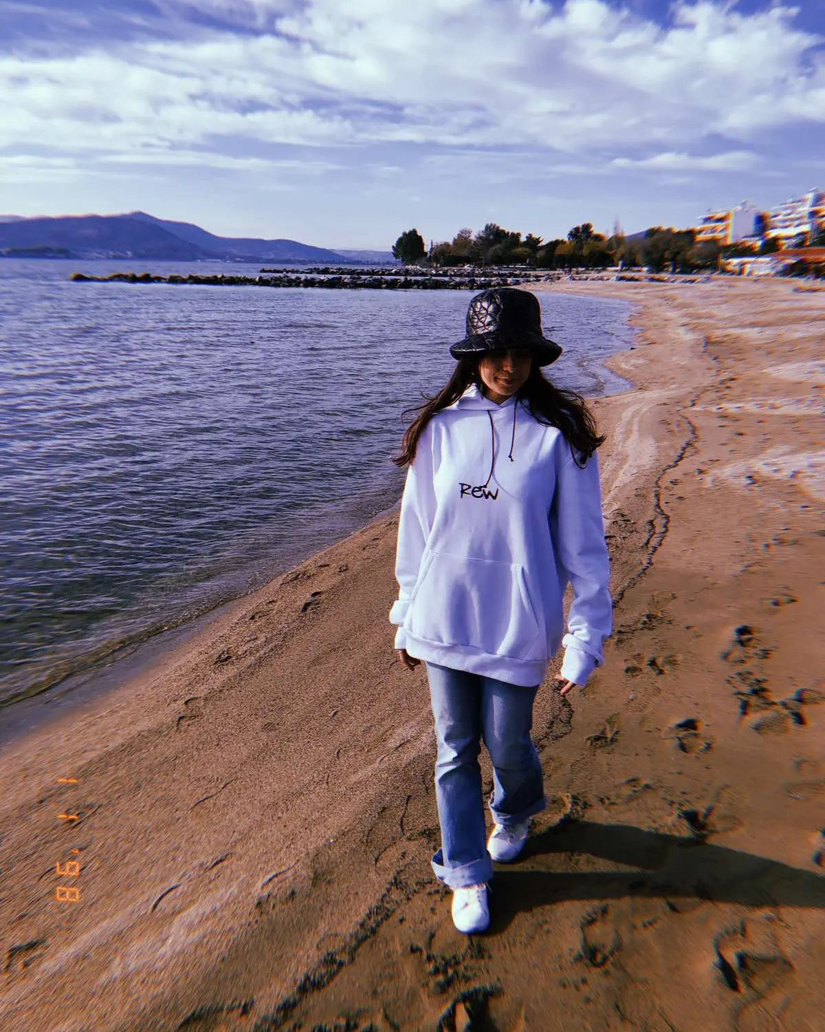 Oversized White hoodie with laces